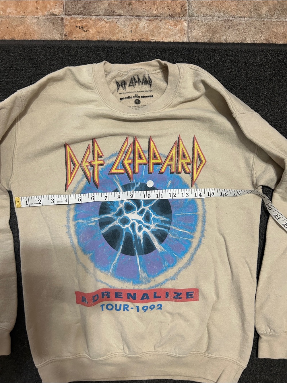 Men’s /Women’sBeige 'Adrenalize Tour 1992' Graphic Sweatshirt